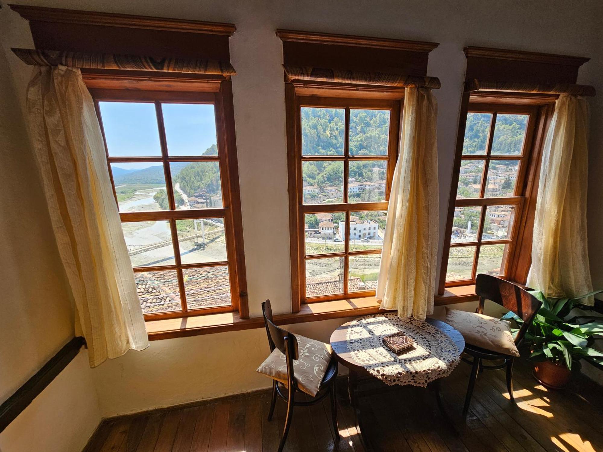 Guest House Panorama Berat Exterior photo